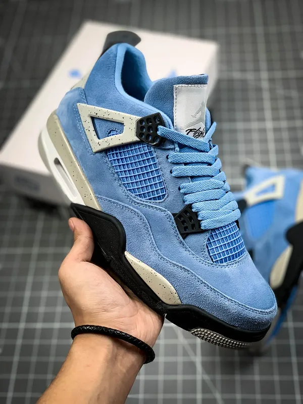Jordan 4 Retro University Blue  (4)